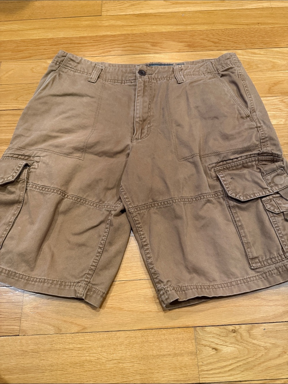 Old Navy loose cargo shorts size 34 .